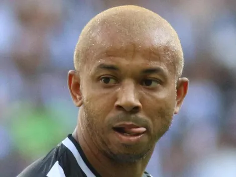 Mariano recebe proposta e Galo é avisado sobre desejo do lateral