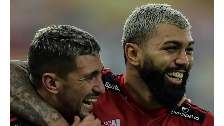 Foto: Thiago Ribeiro/AGIF - Arrascaeta e Gabigol