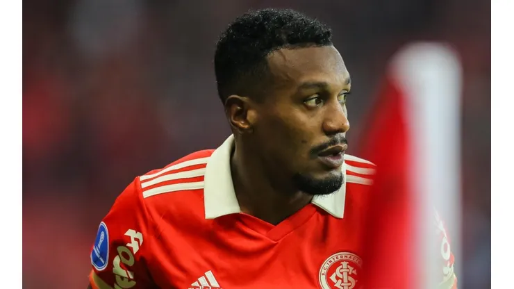 Inter pede dois jogadores para liberar Edenilson ao Santos