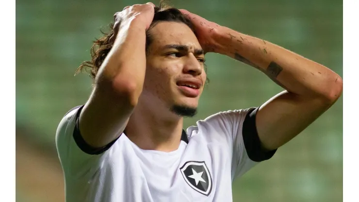 Foto: Fernando Moreno/AGIF - Matheus Nascimento dividiu opiniões nesta temporada pelo Botafogo