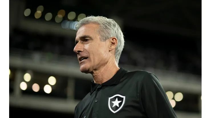 Foto: Jorge Rodrigues/AGIF - Luís Castro tem experiência trabalhando na base.