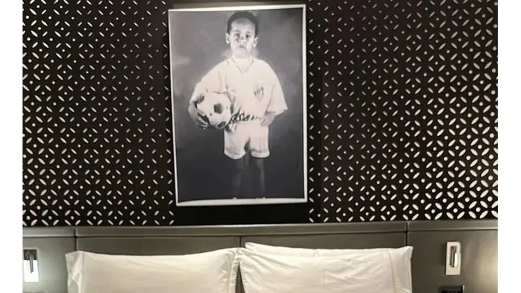Foto: Reppodução/Instagram - Quarto de Neymar em Doha está decorado com itens relacionados ao Santos