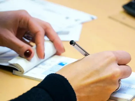 Homem devolve cheque milionário, mas fica frustrado com recompensa