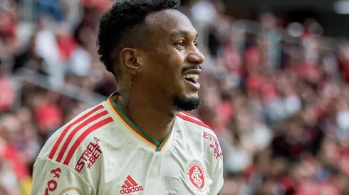 Foto: Robson Mafra/AGIF - Volante chegou para a disputa da Série B, em 2017.