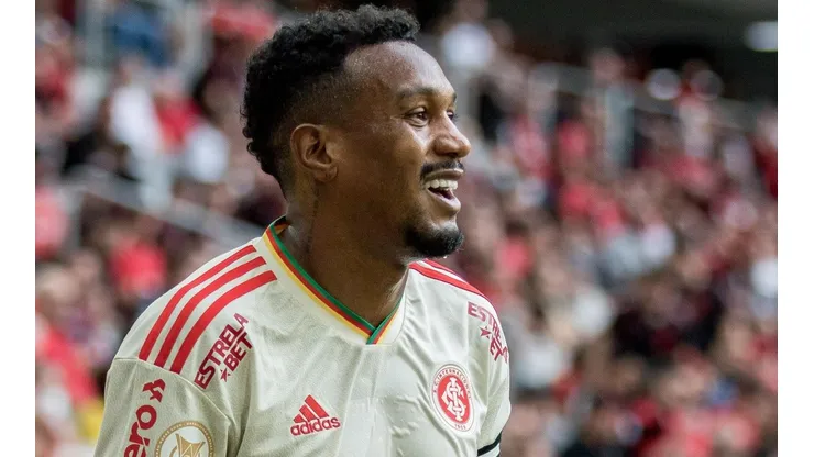 Foto: Robson Mafra/AGIF - Volante chegou para a disputa da Série B, em 2017.