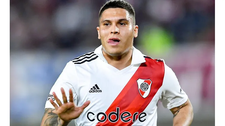 Marcelo Endelli / Correspondente / Getty Images - Quintero pelo River.