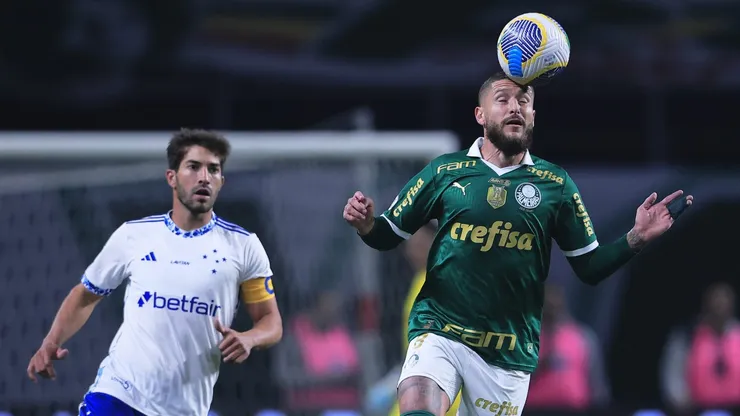 Zé Rafael em ação pelo Palmeiras, em jogo contra Cruzeiro - Foto: Ettore Chiereguini/AGIF
