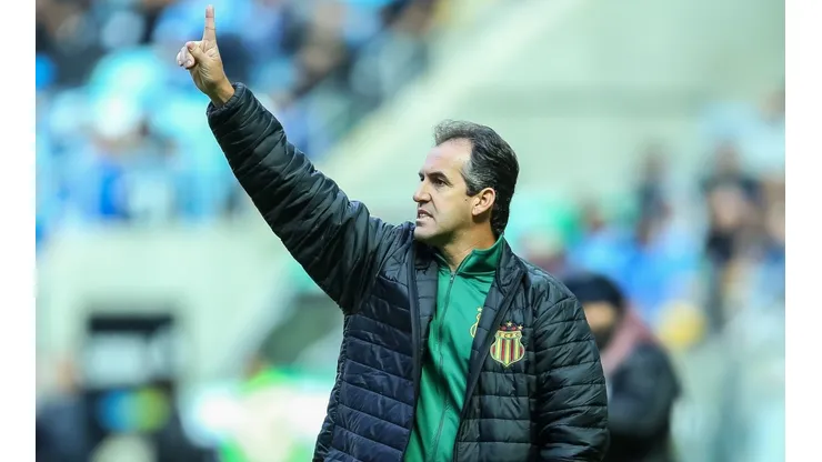 Pedro H. Tesch/AGIF. Léo Condé não é mais treinador do Sampaio Corrêa