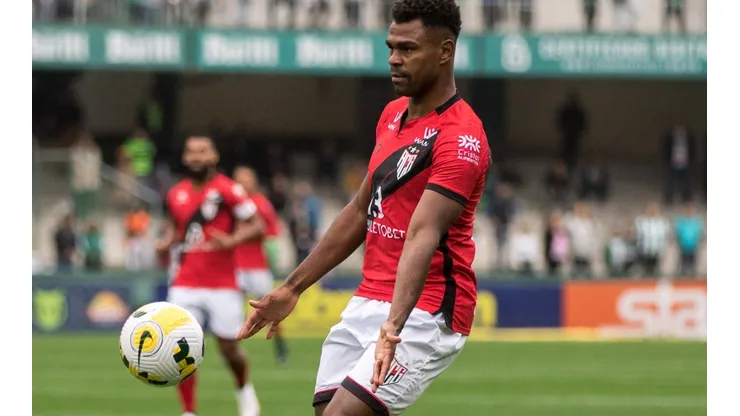 Foto: Robson Mafra/AGIF - Wanderson definiu seu futuro no Atlético-GO