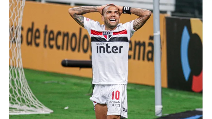 Fernando Alves/AGIF - Daniel Alves tem bastidores expostos na Seleção