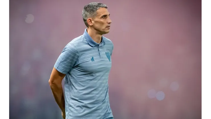 Pedro Chaves/AGIF/ "Não é obrigado a rigorosamente nada"; Mauro Cezar é sincero sobre futuro de Vojvoda em 2023.