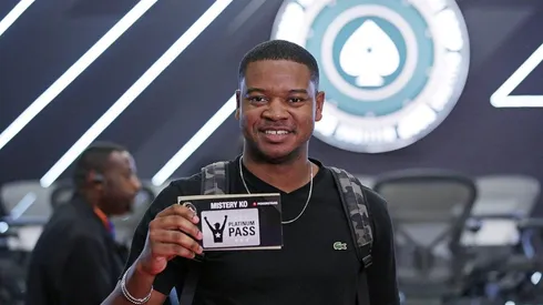 Roberto Firmino encontrou o bilhete prateado (Foto: Luis Bertazini/BSOP)