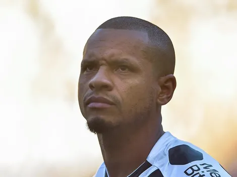 Vasco entra em disputa com 3 times por substituto para Edimar