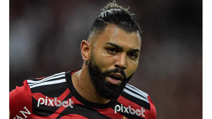Titular do Corinthians se derrete por camisa 9 do Fla e Nação brinca: ‘o muro tá baixo’