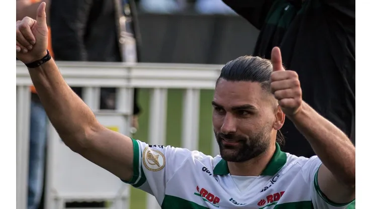 Foto: Robson Mafra/AGIF - Léo Gamalho: centroavante já se despediu do Coritiba