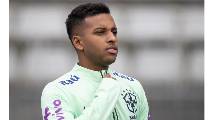 Foto: Lucas Figueiredo/CBF - Rodrygo recebeu a visita durante os treinos da Seleção em Turim.
