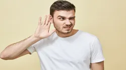 Homem passou cinco anos com protetor de ouvido alojado no ouvido