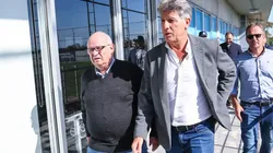 Foto: Lucas Uebel/Grêmio/Divulgação - Bolzan e Renato: Grêmio considerou alto o investimento no lateral