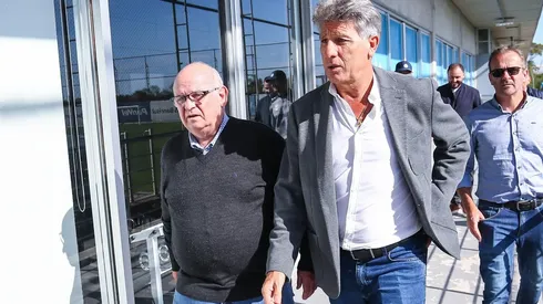 Foto: Lucas Uebel/Grêmio/Divulgação – Bolzan e Renato: Grêmio considerou alto o investimento no lateral
