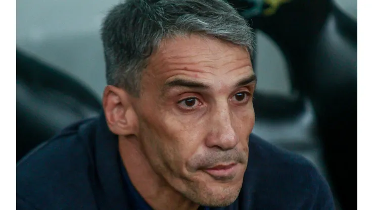 Corinthians “esquece” Vojvoda e mira tirar treinador de rival carioca