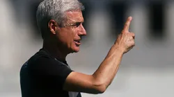 Foto: Vitor Silva/Botafogo - Luís Castro aprovou saída de Carlinhos, que mal foi relacionado pelo Campeonato Brasileiro