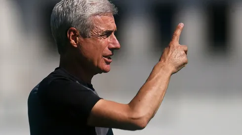 Foto: Vitor Silva/Botafogo - Luís Castro aprovou saída de Carlinhos, que mal foi relacionado pelo Campeonato Brasileiro