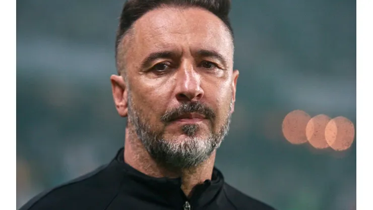 Gabriel Machado/AGIF. Vítor Pereira se despede do Corinthians