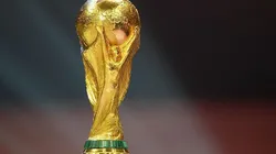 Stuart Franklin/Getty Images/ Qatar 2022: Mais de 17 quilates e 36,8 centímetros, confira detalhes da taça mais cobiçada do Mundo.