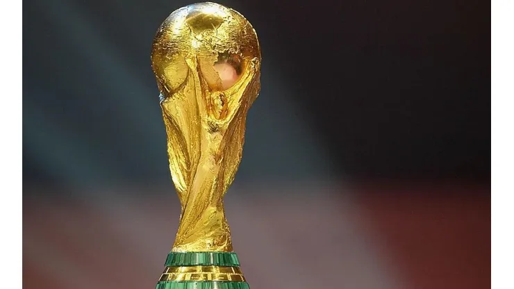 Stuart Franklin/Getty Images/ Qatar 2022: Mais de 17 quilates e 36,8 centímetros, confira detalhes da taça mais cobiçada do Mundo.