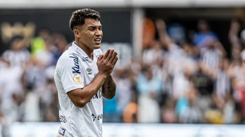 Foto: Raul Baretta/AGIF - Santos foi derrotado pelo Fortaleza e atrapalhou o São Paulo