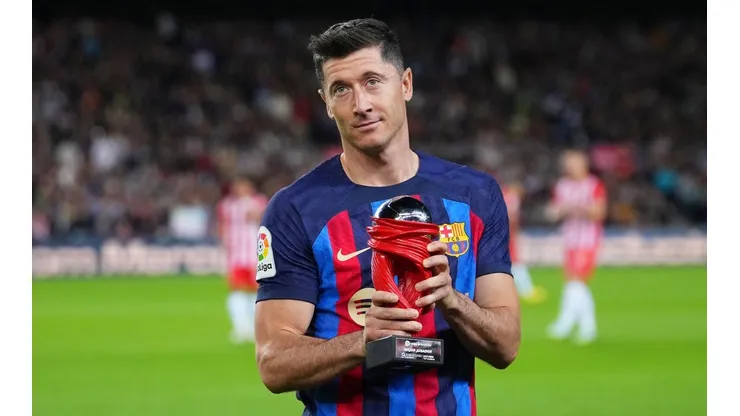 Alex Caparros/Getty Images. O polonês Robert Lewandowski assinou com o Barcelona em junho de 2022