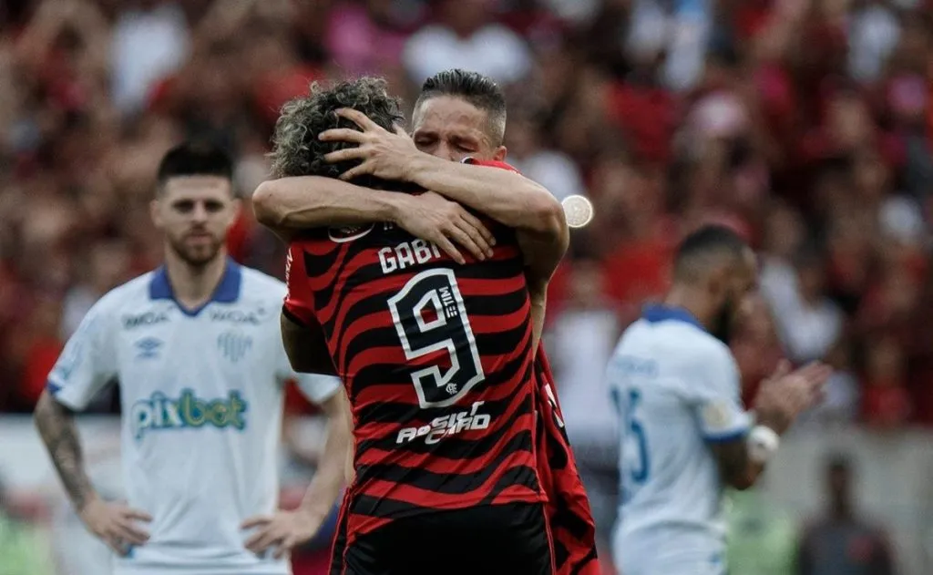Diego e Gabigol - Foto: João Gabriel Alves/AGIF.