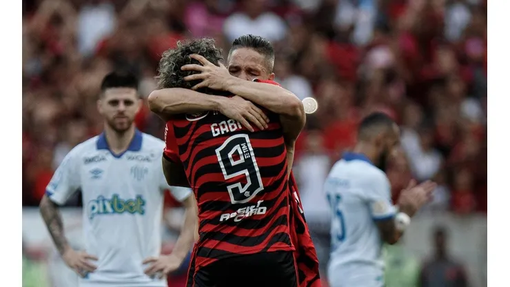 Gabigol herdou a 10 de Diego - Foto: João Gabriel Alves/AGIF.