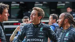 Toto Wolff, Russell e Hamilton conversando