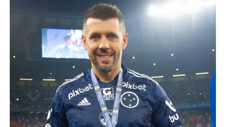 Foto: Fernando Moreno/AGIF - Pezzolano vai continuar no Cruzeiro em 2023