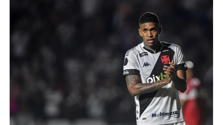 Foto: Thiago Ribeiro/AGIF - Raniel é um dos jogadores que podem retornar ao Santos após empréstimo