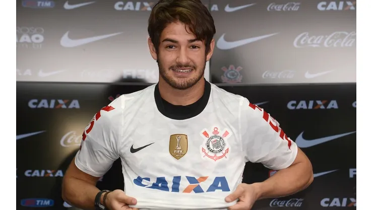 Mauro Horita/AGIF - Pato tem bastidores da carreira revelados por ex-Corinthians