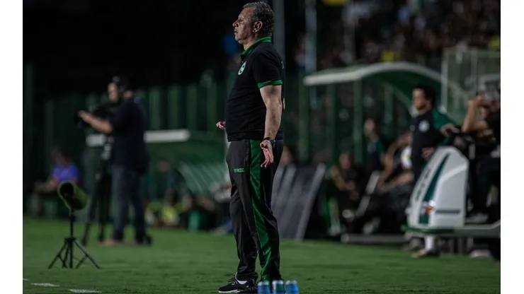 Foto: Isabela Azine/AGIF - Celso Roth pediu a permanência de dois jogadores do Juventude