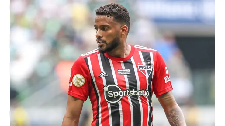 Foto: Marcello Zambrana/AGIF - Reinaldo: lateral do São Paulo está disputado no mercado da bola