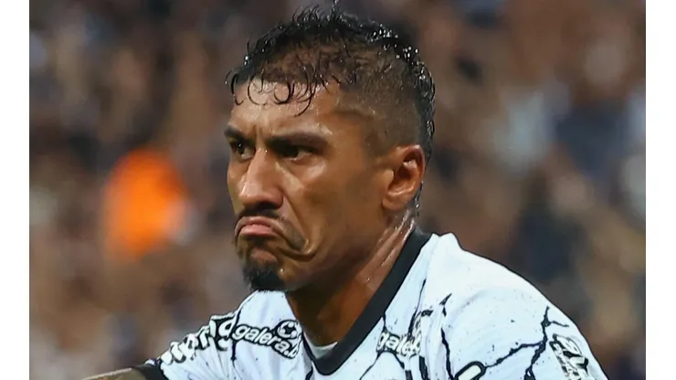 Foto: Marcello Zambrana/AGIF - Paulinho tem salários sendo pagos pelo Corinthians.