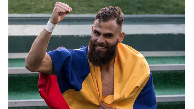 Foto: Robson Mafra/AGIF - Chancellor com a bandeira da Venezuela no dia da confirmação na elite.