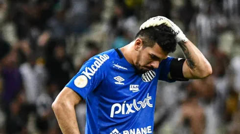 João Paulo chuta o balde e manda a real para Rueda no Santos