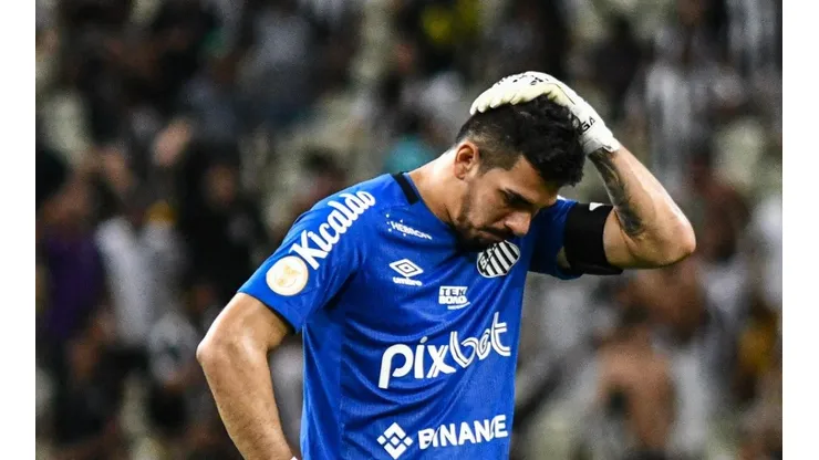 João Paulo chuta o balde e manda a real para Rueda no Santos
