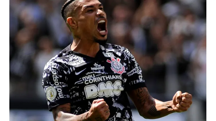 Foto: Alan Morici/AGIF - Júnior Urso recentemente defendeu o Corinthians no futebol brasileiro e agora pode reforçar o Vasco
