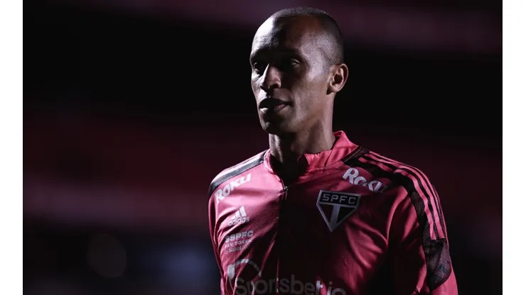 Foto: Ettore Chiereguini/AGIF - Miranda: zagueiro não deve ficar no São Paulo em 2023
