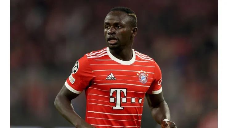 Alexander Hassenstein/Getty Images/ "Exames seguirão nos próximos dias"; Após jornal 'cravar' Sadio Mané fora da Copa, Bayern de Munique se pronuncia.