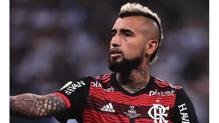Foto: Ettore Chiereguini/AGIF - Vidal em ação pelo Flamengo