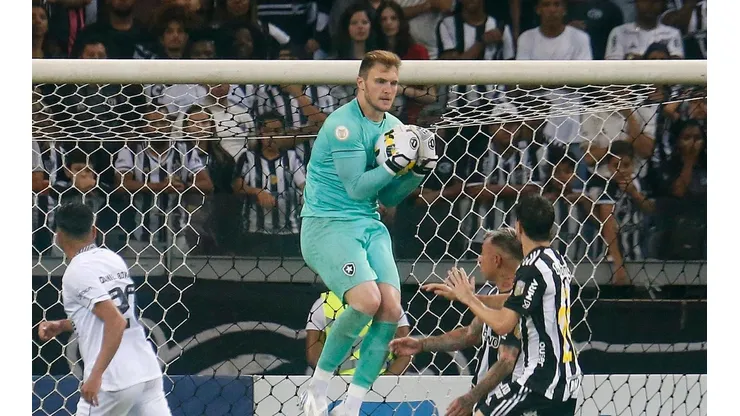 Vitor Sá/Botafogo - Lance de Lucas Perri vira polêmica em derrota do Atlético