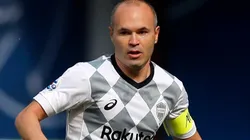 "Um jogador mágico"; Iniesta se derrete ao vivo por ídolo do Flamengo
