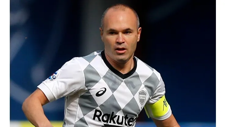 "Um jogador mágico"; Iniesta se derrete ao vivo por ídolo do Flamengo